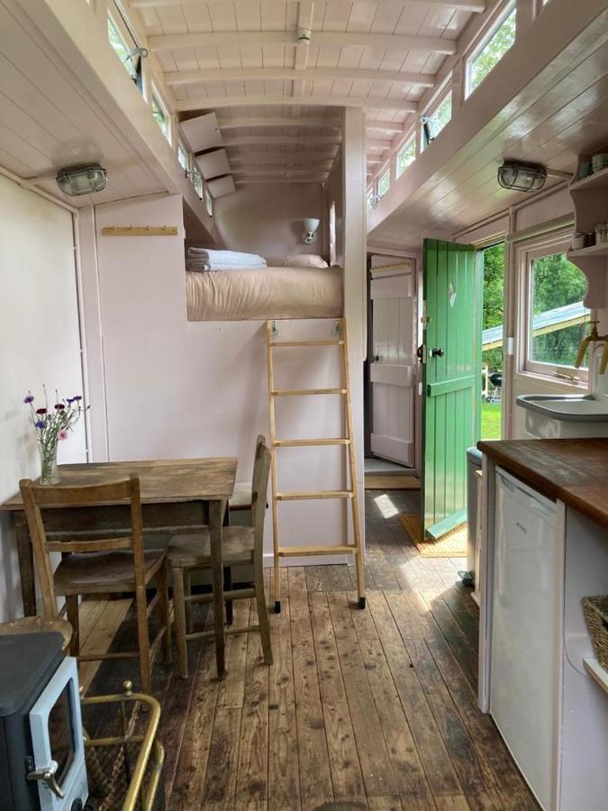 The Showman'S Wagon Уинкантън Екстериор снимка